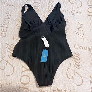 NWT Cupshe Black Ribbed Swimsuit w/Built in Bra Womens Sz M Beach Travel